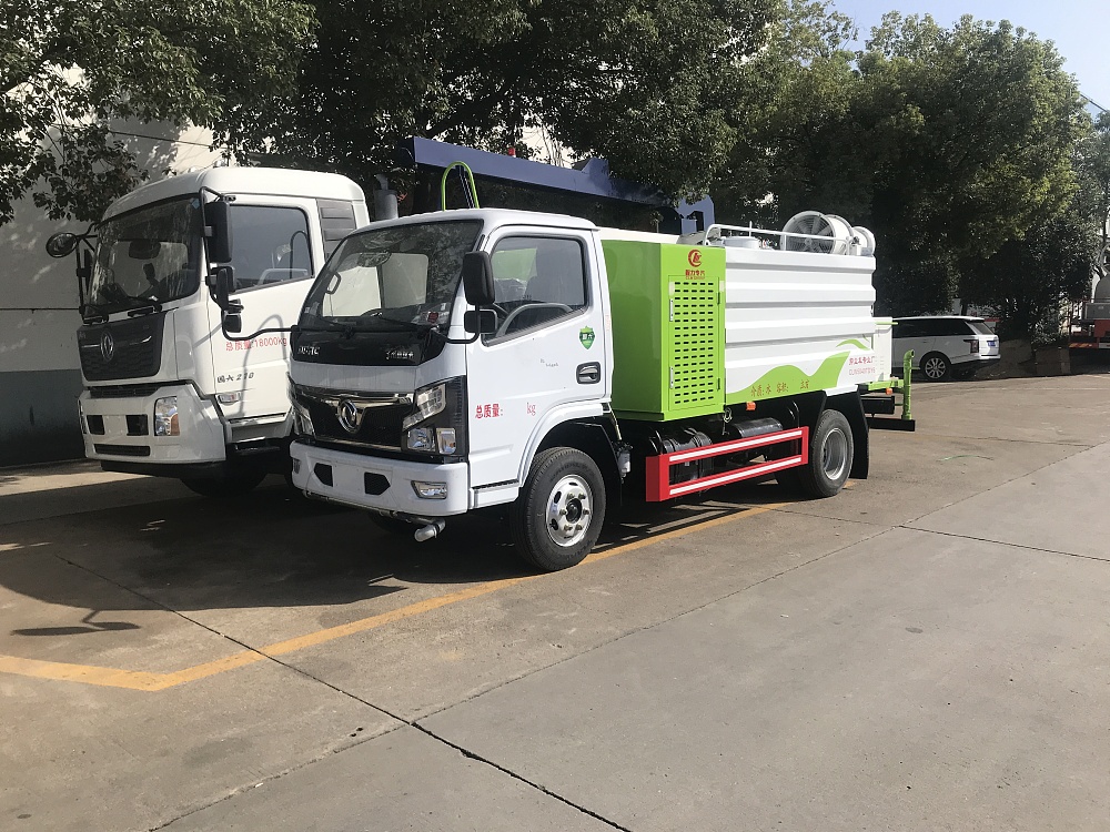 東風(fēng)小多利卡霧炮車國六4.5立方