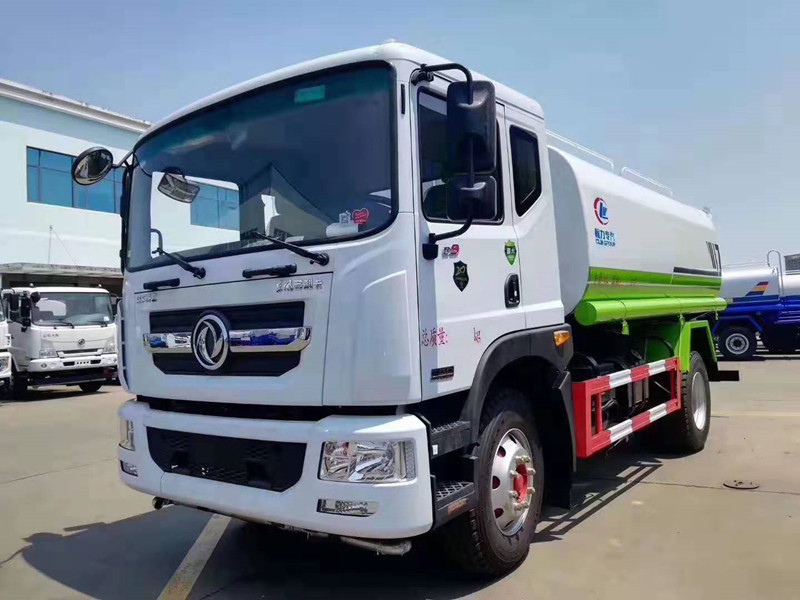 國(guó)六東風(fēng)大多利卡D9 15方灑水車