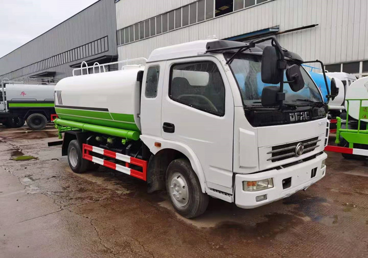 二手八噸灑水車(chē)