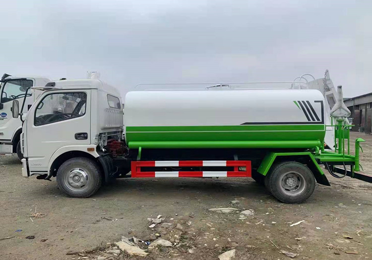 二手八噸灑水車(chē)